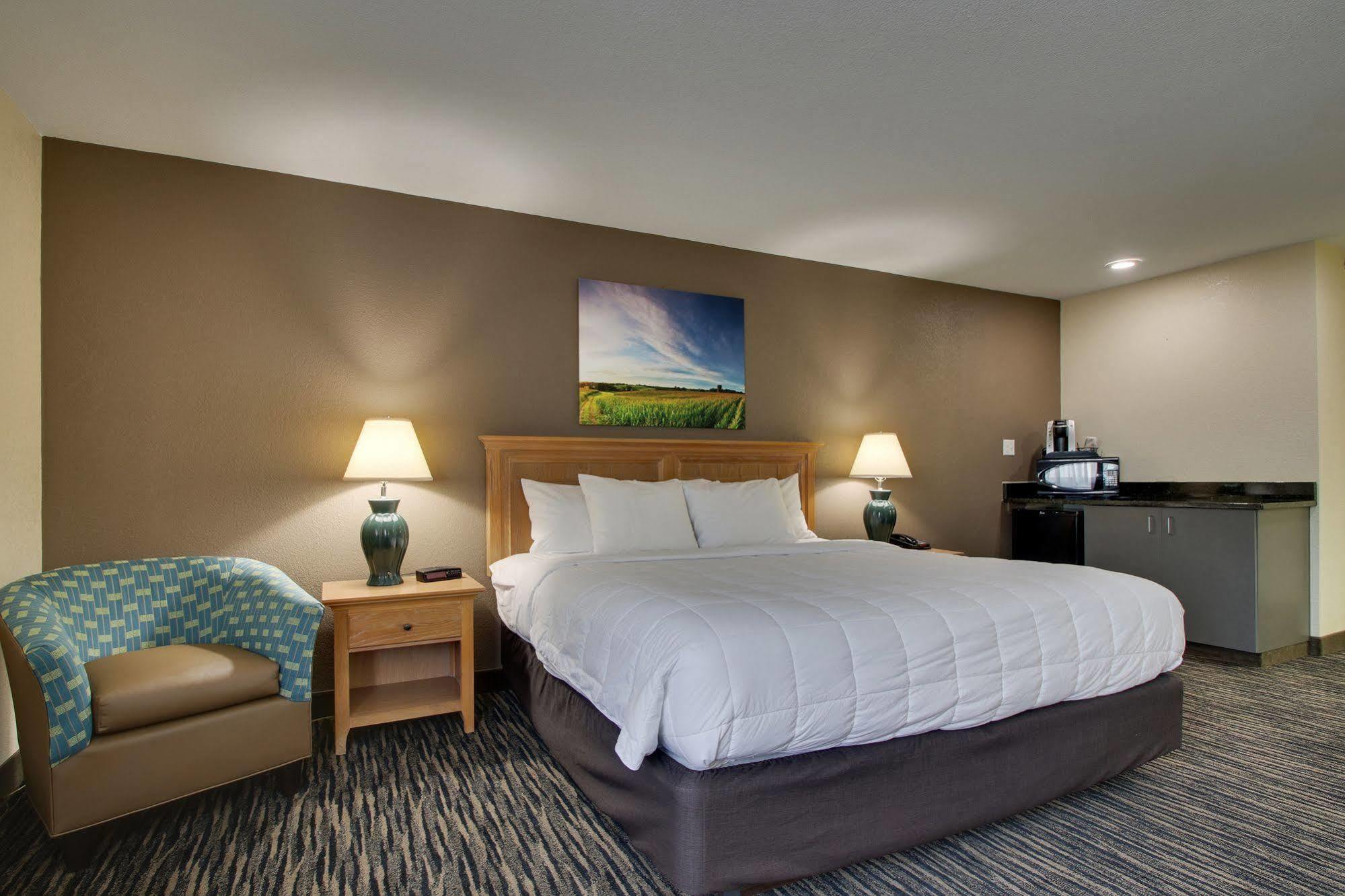 Everspring Inn & Suites Oskaloosa 외부 사진
